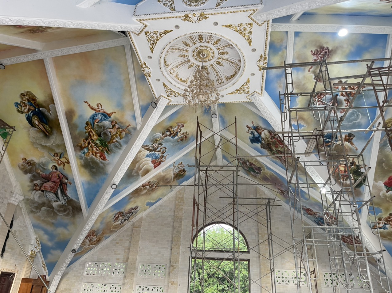 Thi công vẽ tranh trần mây bình dương